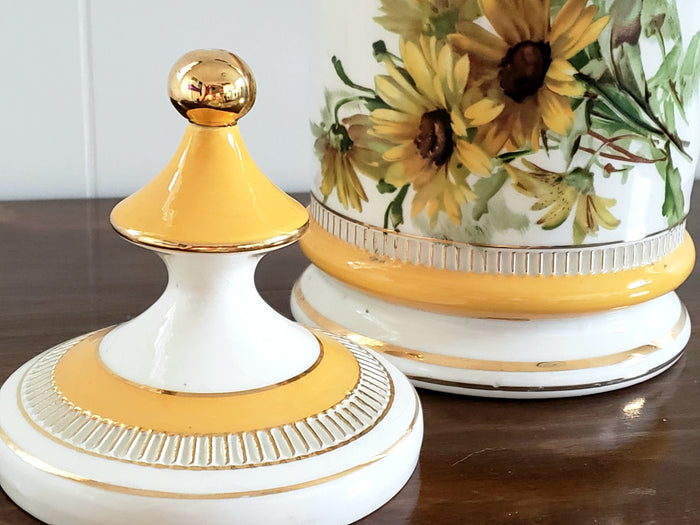 Italian White Porcelain Lidded Jar with Yellow Daisies by Florentine