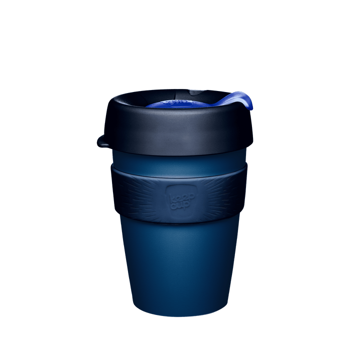 KeepCup Original M 12oz in Deep Ink, featuring a dark blue reusable cup with matching blue silicone band, black lid with blue plug, shown against a white background.