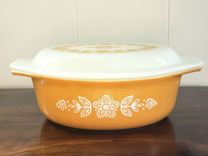Pyrex Butterfly Gold Oval 1.5 Qt Casserole with Lid 043 by Corning c. 1970's