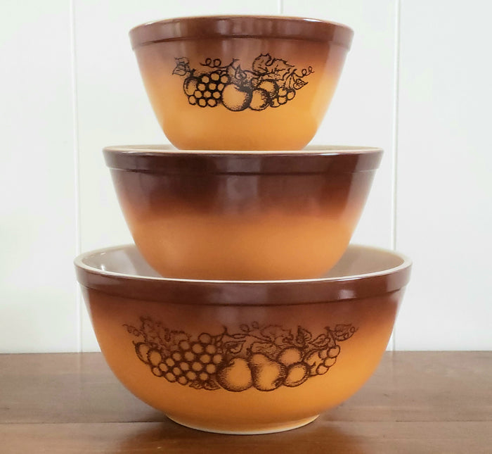 Pyrex "Old Orchard" Brown Fruit Mixing Nesting Bowl Set of 3 ~ 1974-1978