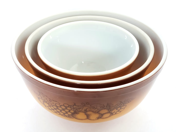 Pyrex "Old Orchard" Brown Fruit Mixing Nesting Bowl Set of 3 ~ 1974-1978