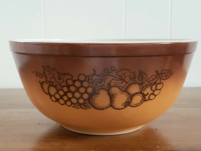 Pyrex "Old Orchard" Brown Fruit Mixing Nesting Bowl Set of 3 ~ 1974-1978