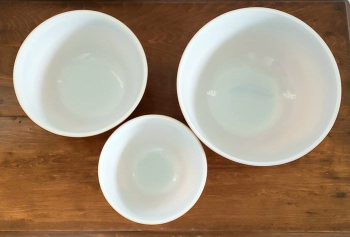 Pyrex "Old Orchard" Brown Fruit Mixing Nesting Bowl Set of 3 ~ 1974-1978