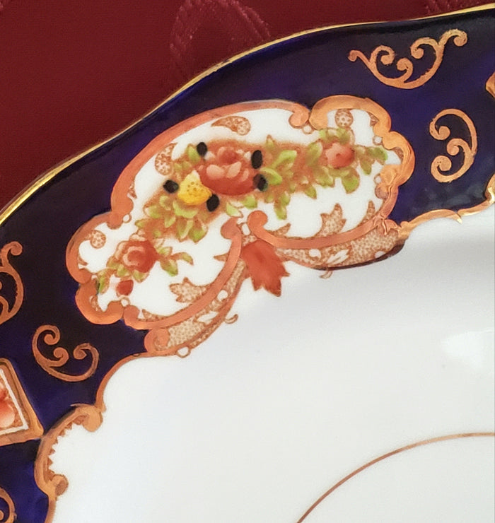 Royal Albert Bone China Dinner Plate "Heirloom" England c. 1950's