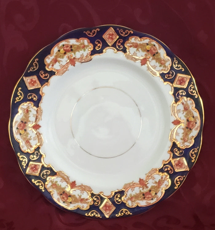 Royal Albert Bone China Dinner Plate "Heirloom" England c. 1950's